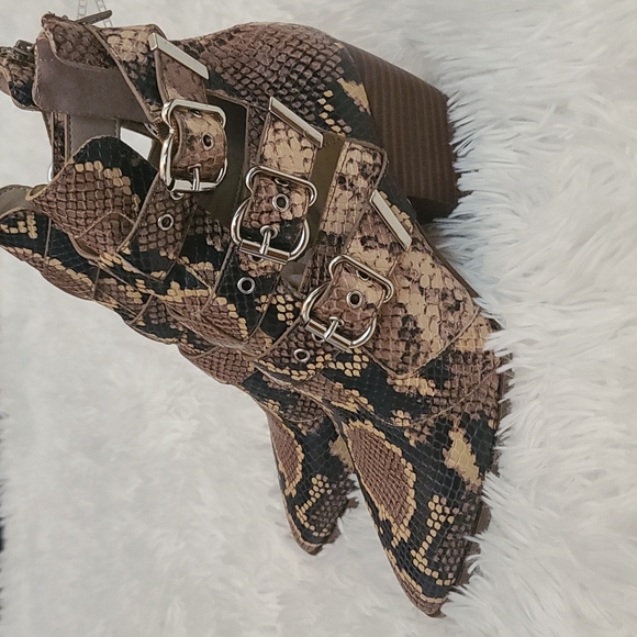 Gianni Bini | size 6.5 | jam out snake skin bootie - Picture 2 of 9